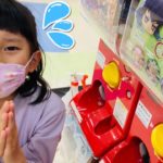 鬼滅のガチャガチャを回したらちがうものが当たっちゃった！？　ルーレットでガチャガチャの回数決め♡　おでかけ　鬼滅の刃　星のカービィ　ピンクだらけ　5歳